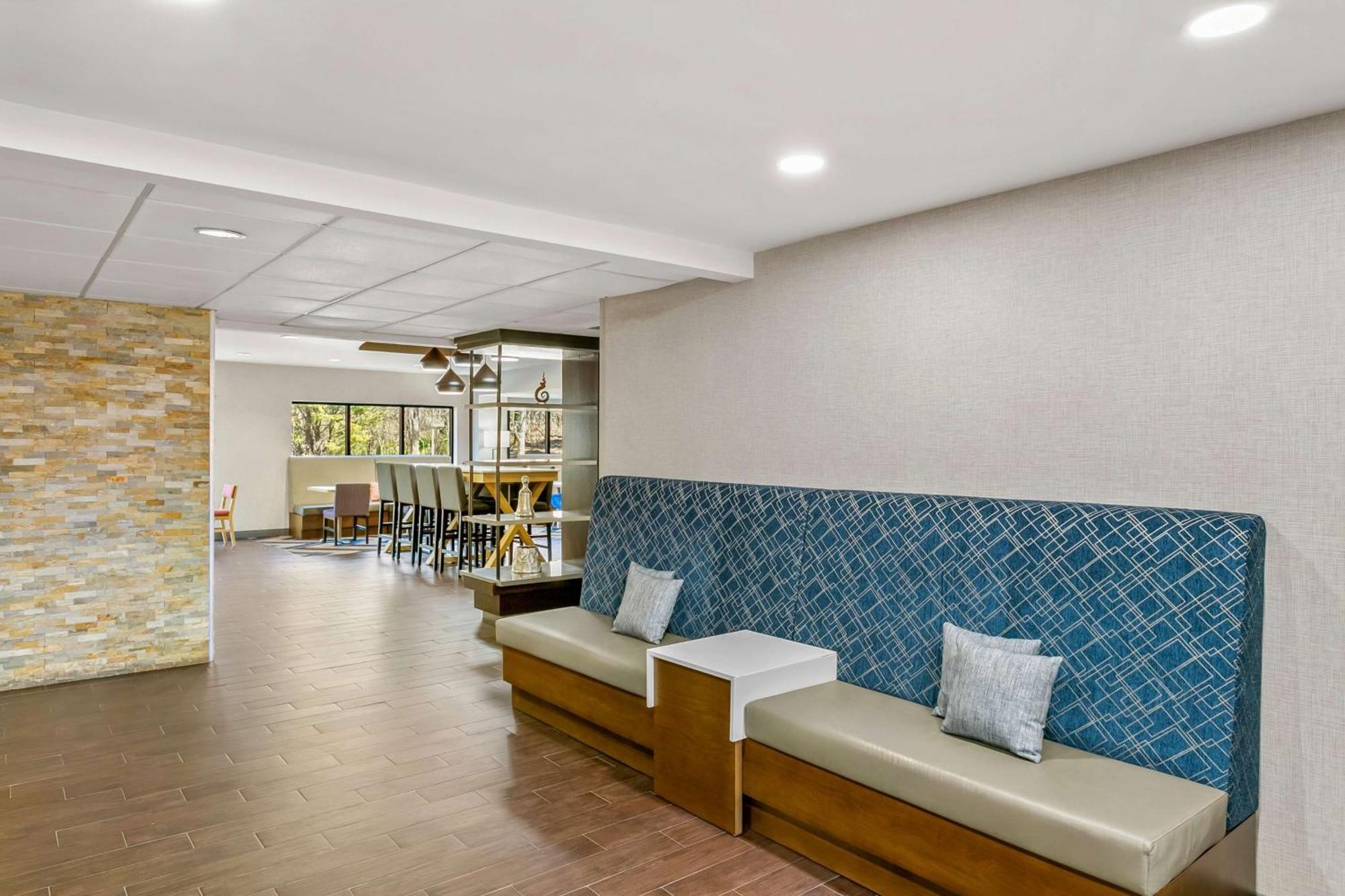 Hotel Hampton 3*